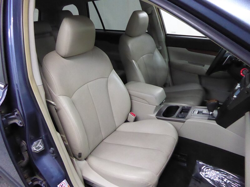 2013 Subaru Outback 2.5i Limited photo 24