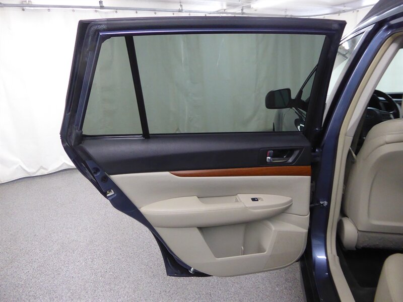 2013 Subaru Outback 2.5i Limited photo 29
