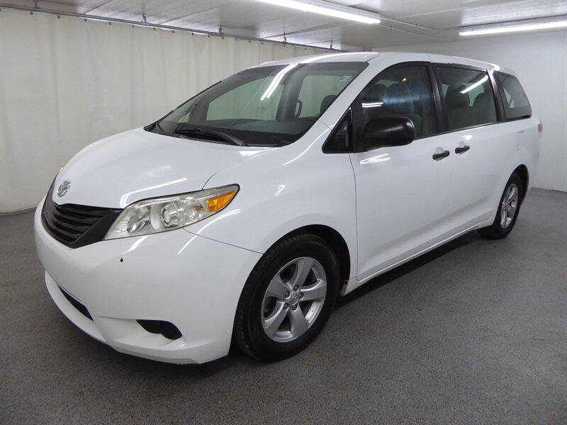 2014 TOYOTA SIENNA - Image 3