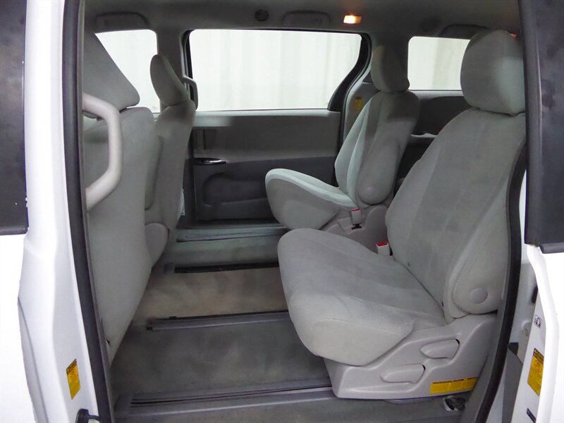 2014 TOYOTA SIENNA - Image 21