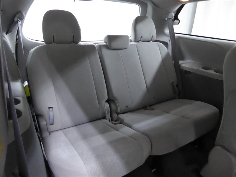 2014 TOYOTA SIENNA - Image 24