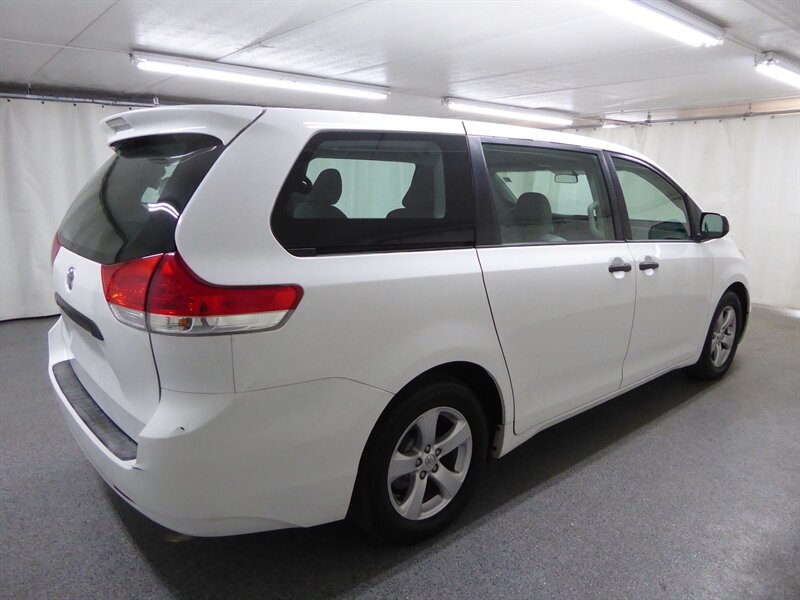 2014 TOYOTA SIENNA - Image 7