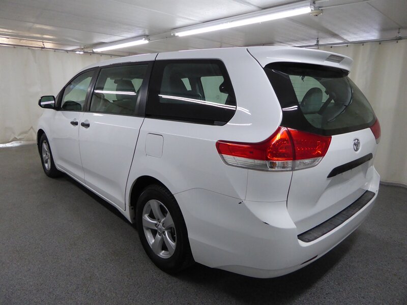 2014 TOYOTA SIENNA - Image 5