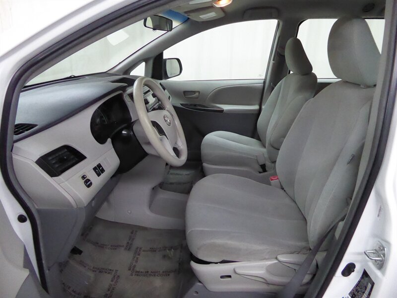 2014 TOYOTA SIENNA - Image 15