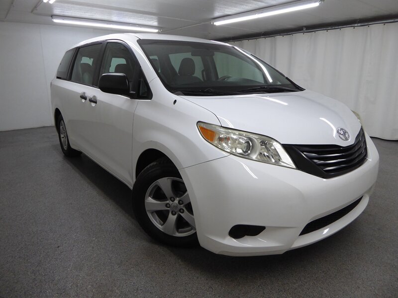 2014 Toyota Sienna L's photo