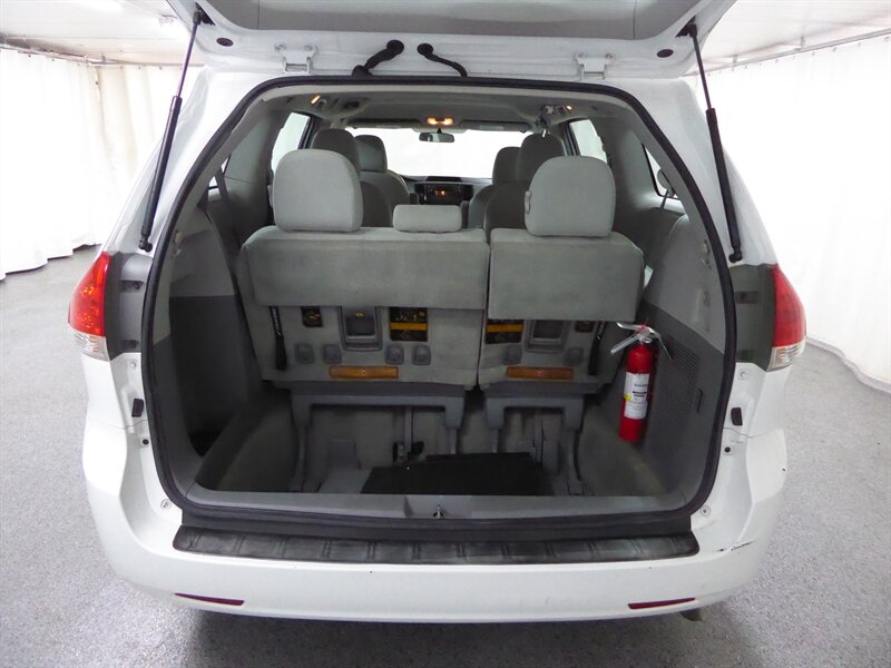 2014 TOYOTA SIENNA - Image 25