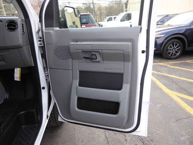 2013 FORD E-350 - Image 23