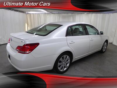 2005 Toyota Avalon XLS   - Photo 7 - Downers Grove, IL 60515