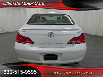 2005 Toyota Avalon XLS   - Photo 6 - Downers Grove, IL 60515