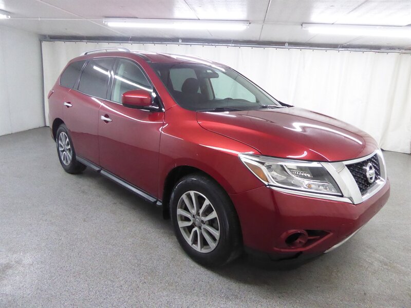 2016 Nissan Pathfinder S  