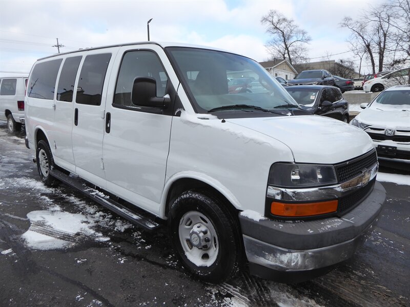 2017 Chevrolet Express Passenger LS's photo