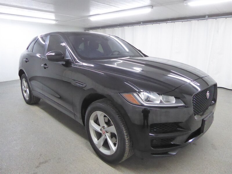 2020 Jaguar F-PACE Premium's photo