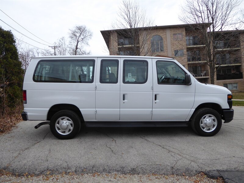 2013 FORD E-350 - Image 8