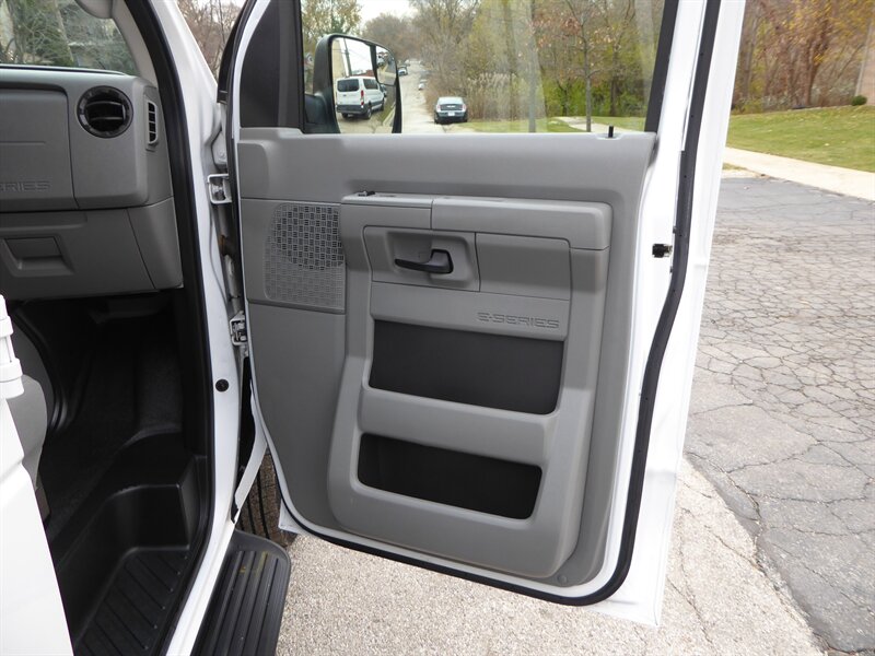 2013 FORD E-350 - Image 21
