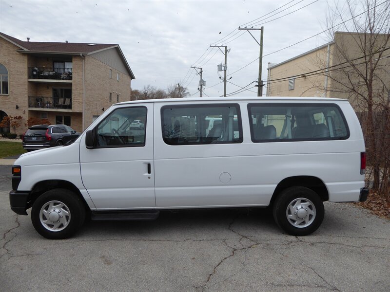 2013 FORD E-350 - Image 4