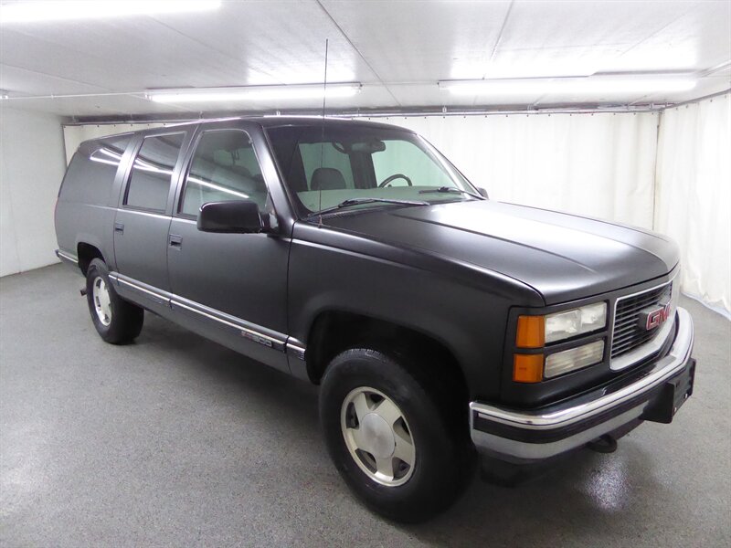 1999 GMC Suburban K1500 SLE - Photo 1 - Downers Grove, IL 60515