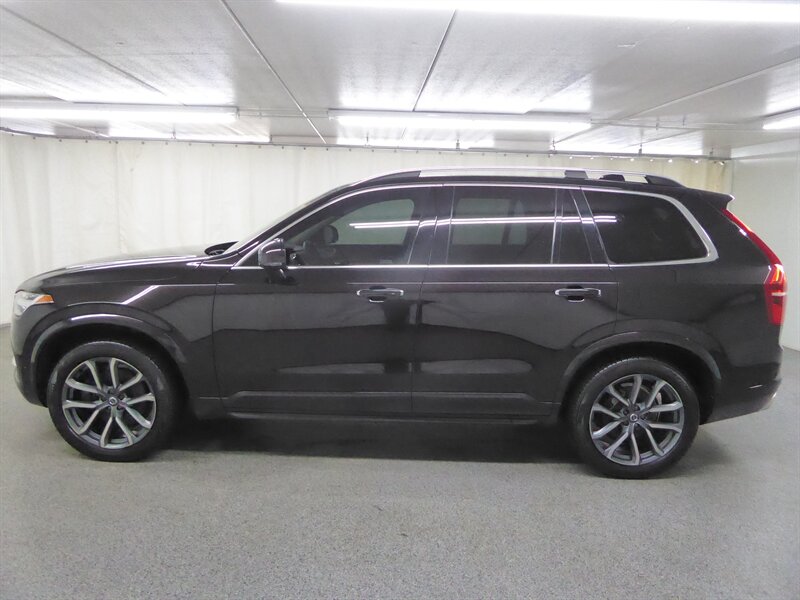2016 Volvo XC90 T6 Momentum photo 2
