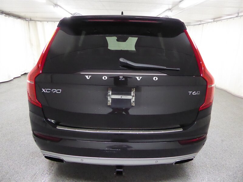 2016 Volvo XC90 T6 Momentum photo 4
