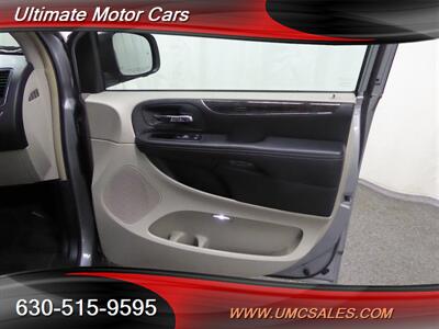 2014 Chrysler Town and Country Touring-L   - Photo 28 - Downers Grove, IL 60515