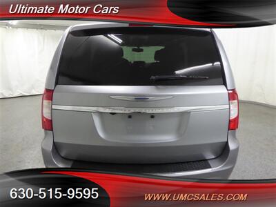 2014 Chrysler Town and Country Touring-L   - Photo 6 - Downers Grove, IL 60515