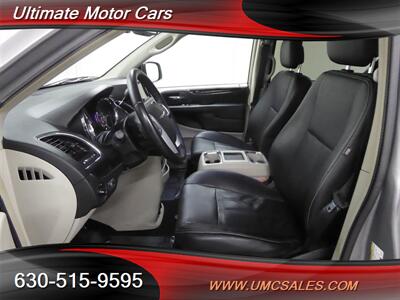 2014 Chrysler Town and Country Touring-L   - Photo 23 - Downers Grove, IL 60515