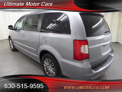 2014 Chrysler Town and Country Touring-L   - Photo 5 - Downers Grove, IL 60515