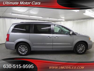 2014 Chrysler Town and Country Touring-L   - Photo 8 - Downers Grove, IL 60515