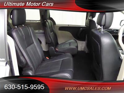 2014 Chrysler Town and Country Touring-L   - Photo 31 - Downers Grove, IL 60515