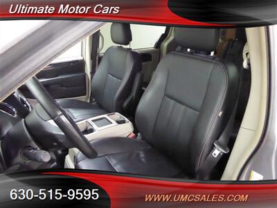 2014 Chrysler Town and Country Touring-L   - Photo 22 - Downers Grove, IL 60515