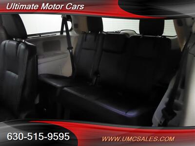 2014 Chrysler Town and Country Touring-L   - Photo 30 - Downers Grove, IL 60515