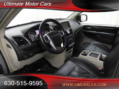 2014 Chrysler Town and Country Touring-L   - Photo 21 - Downers Grove, IL 60515