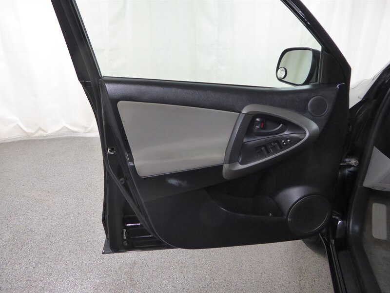 2010 Toyota RAV4 photo 18