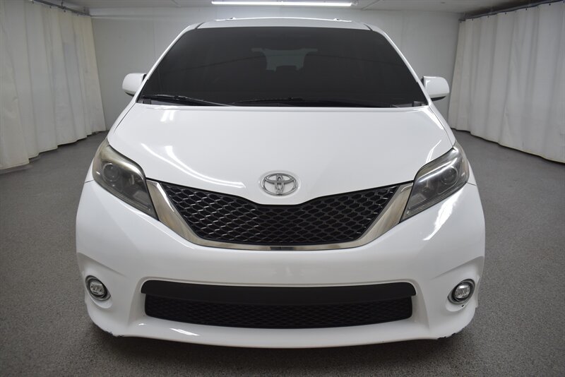 2016 Toyota Sienna SE Premium 8-Passenger  