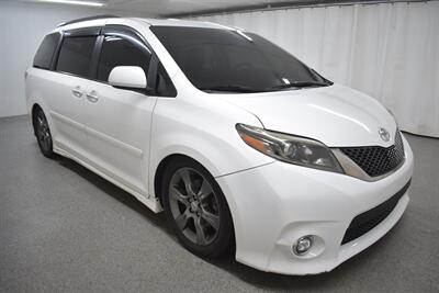 2016 Toyota Sienna SE Premium 8-Passenger Minivan