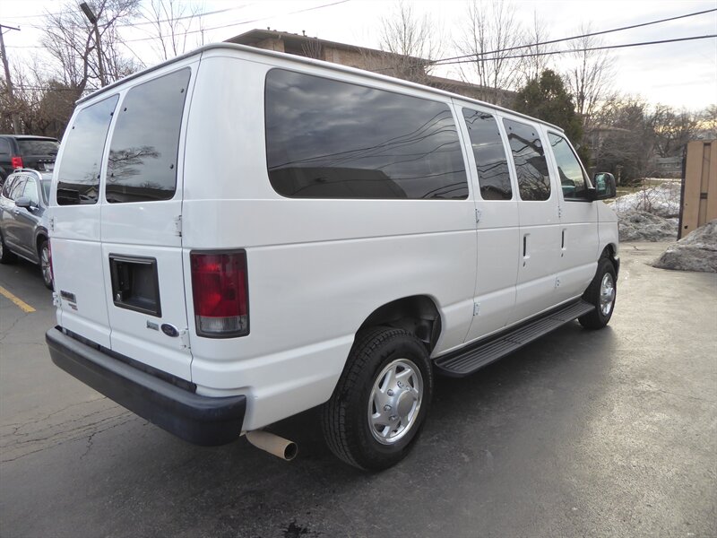 2012 FORD E-350 - Image 2
