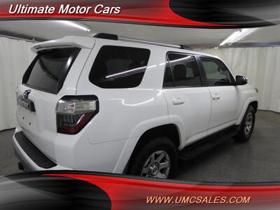 2014 Toyota 4Runner SR5   - Photo 7 - Downers Grove, IL 60515