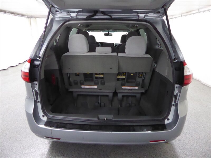 2016 TOYOTA SIENNA - Image 30