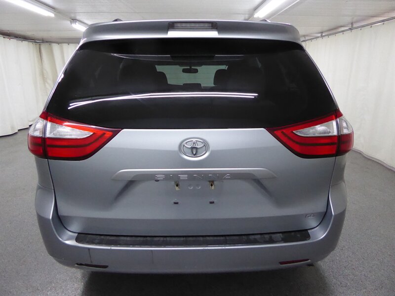 2016 TOYOTA SIENNA - Image 6