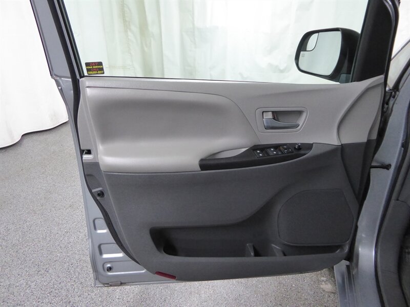 2016 TOYOTA SIENNA - Image 21