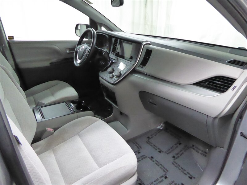 2016 TOYOTA SIENNA - Image 22