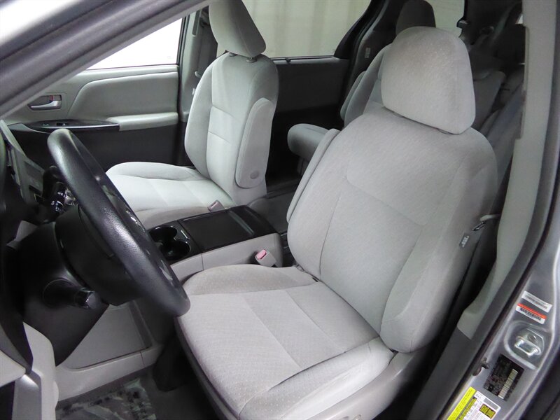 2016 TOYOTA SIENNA - Image 19