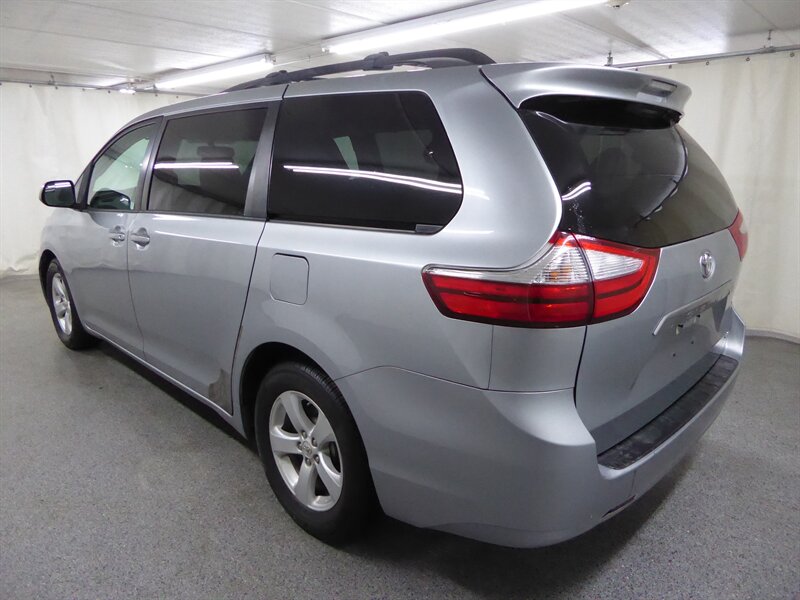 2016 TOYOTA SIENNA - Image 5