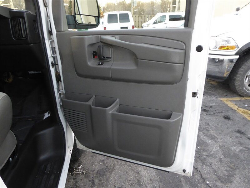 2012 CHEVROLET EXPRESS - Image 24