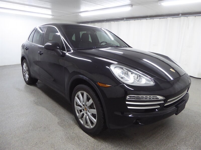 2014 Porsche Cayenne Platinum Edition's photo