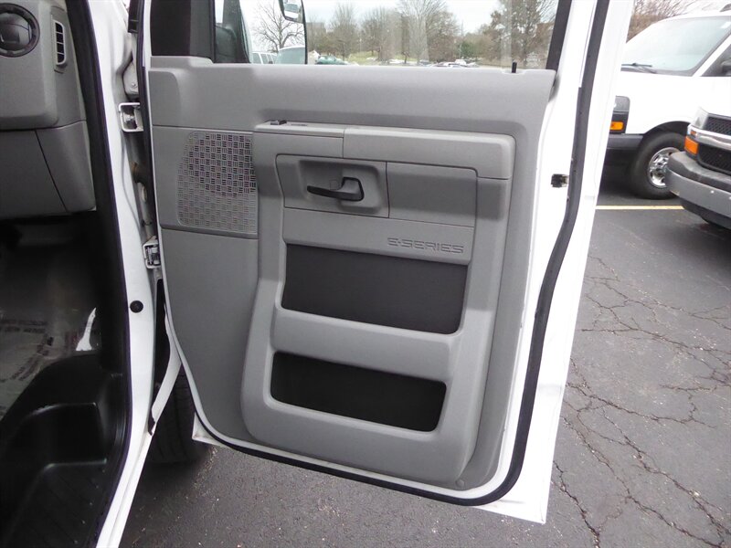 2012 FORD E-350 - Image 23