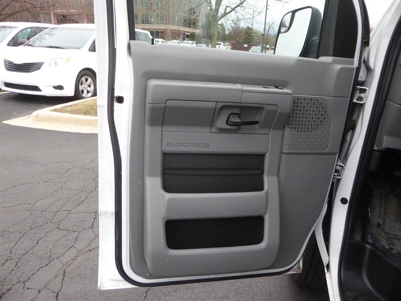 2012 FORD E-350 - Image 19