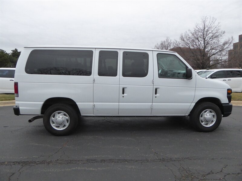 2012 FORD E-350 - Image 8