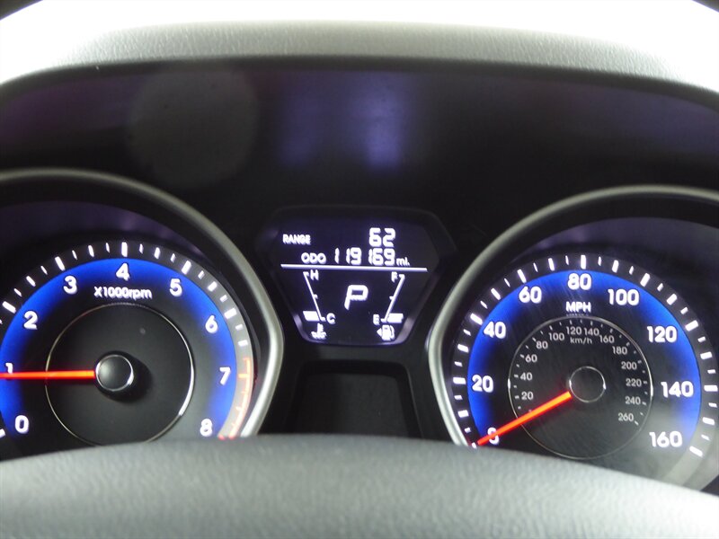 2013 HYUNDAI ELANTRA - Image 12