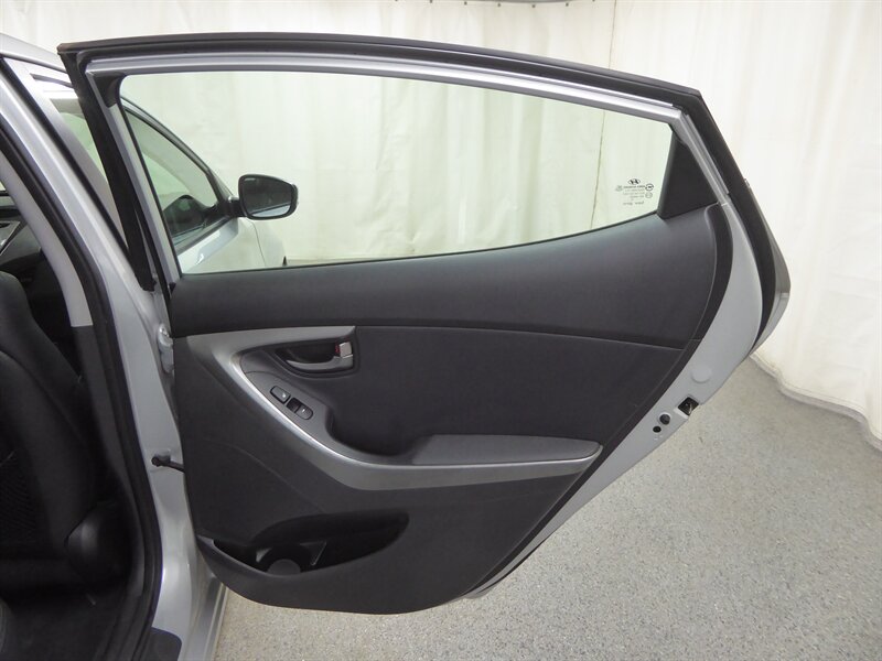 2013 HYUNDAI ELANTRA - Image 32
