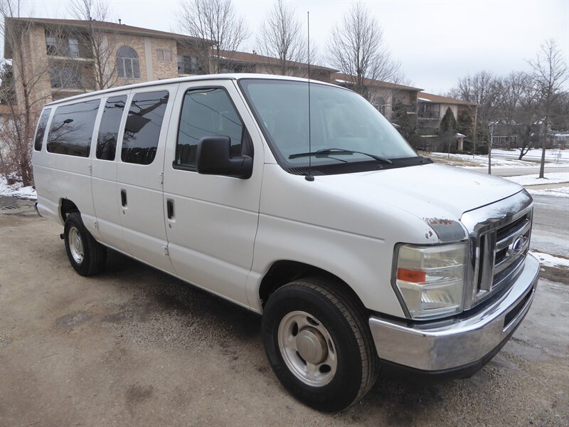 2011 Ford E-Series Econoline Wagon XL